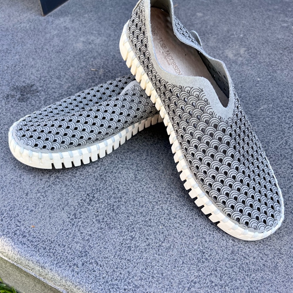 Gently worn, no stains or tears.  They are used.